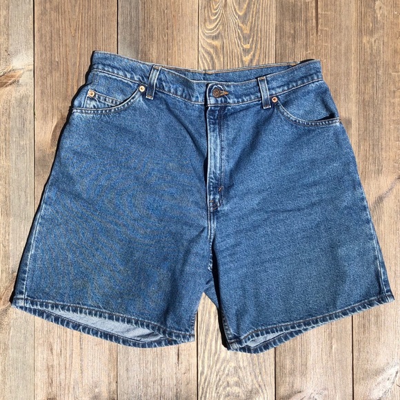 SOLD high waist Mom Shorts by Levi’s ORANGE TAB - Picture 3 of 5
